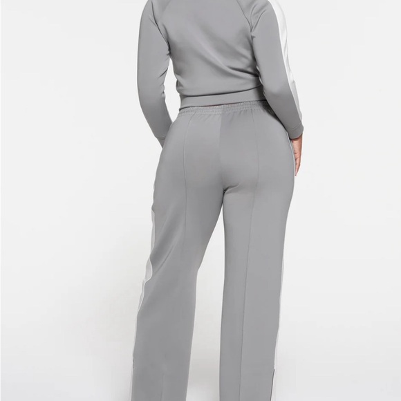 SKIMS Tracksuit - Picture 2 of 4